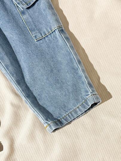 SHEIN مجموعة ملابس رياضية للأطفال الرضع/الصغار، تشمل 1 بلوزة هودي بأكمام طويلة مطبوع عليها حرف أخضر مع جيب، و1 بنطلون جينز بخصر مطاطي وجيب، مناسب للارتداء اليومي والرياضة والخروج والسفر، مقاس من 6 أشهر إلى 2-3 سنوات