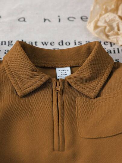SHEIN ملابس كاجوال للأطفال الرضع، بألوان دافئة وأسلوب أنيق بسيط. مريحة وملائمة للمواسم الباردة قليلاً. ملابس علوية كم طويل مزودة بسحاب نصفي وياقة، تصميم سهل الارتداء؛ مقترنة بسراويل خصر مطاطي. مناسبة للتنزه والراحة والتمارين الخفيفة أو التجمعات العائلية ا
