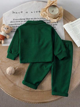 SHEIN ملابس كاجوال للأطفال الرضع ذكور/إناث، دافئة ومريحة للطقس المعتدل. ملابس علوية كم طويل ذات ياقة نصف سحاب بلون واحد، تصميم بلوفر سهل الارتداء؛ مقترنة بسروال بخصر مرن بلون واحد. مناسبة للتنزه والراحة والتمارين الخفيفة والتجمعات العائلية، تبرز براءة الط