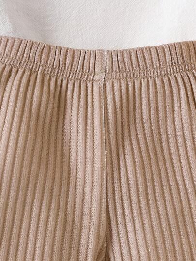 SHEIN طقم بنطلون وبلوزة طويلة الأكمام للأطفال الرضع الذكور، بطبعات ديناصور كرتونية على خلفية بيضاء وجيب أخضر، طقم ملابس رياضية كاجوال أنيق