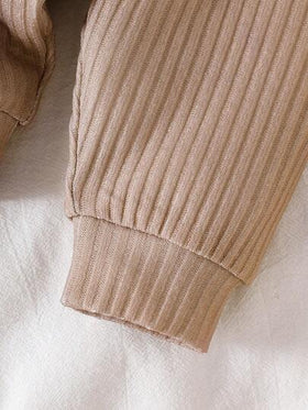 SHEIN طقم بنطلون وبلوزة طويلة الأكمام للأطفال الرضع الذكور، بطبعات ديناصور كرتونية على خلفية بيضاء وجيب أخضر، طقم ملابس رياضية كاجوال أنيق