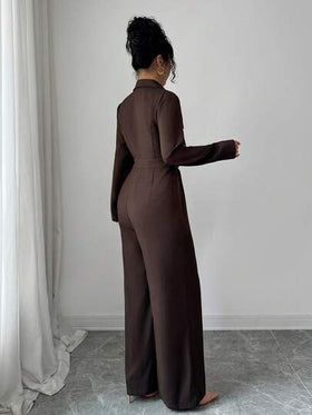 SHEIN Elenzya جمبسوت نسائية أنيقة بخصر مشدود وجيوب وياقة على شكل حرف V وأكمام طويلة، باللون البني، مناسبة للتنقل اليومي