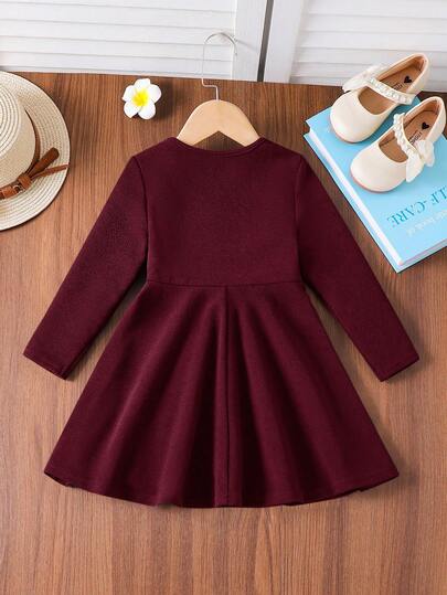 Emery Rose Kids Emery Rose Kids فستان بتصميم مُنقسم طويل متوسط الطول بياقة دائرية أنيق وكاجوال مناسب للمدرسة والارتداء اليومي الكاجوال في فصلي الخريف والشتاء للفتيات الصغيرات