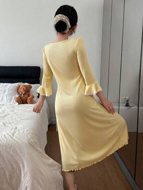 SHEIN Napfluff فستان نوم نسائي مناسب للشتاء، بياقة مربعة مناسبة، بأكمام ثلاثة أرباع، بتصميم ملائم، مصنوع من قماش محبوك مرقع بتطريز الدانتيل متباين الألوان