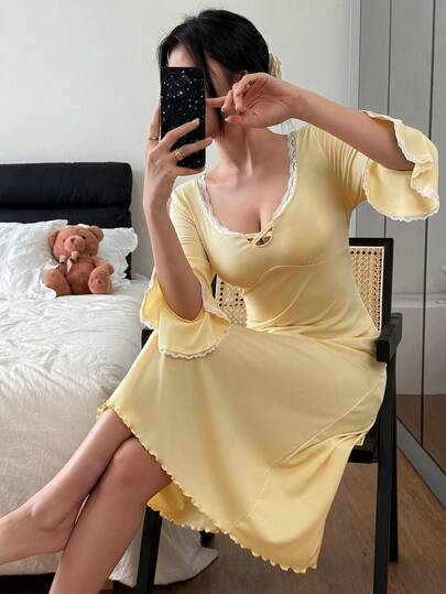 SHEIN Napfluff فستان نوم نسائي مناسب للشتاء، بياقة مربعة مناسبة، بأكمام ثلاثة أرباع، بتصميم ملائم، مصنوع من قماش محبوك مرقع بتطريز الدانتيل متباين الألوان