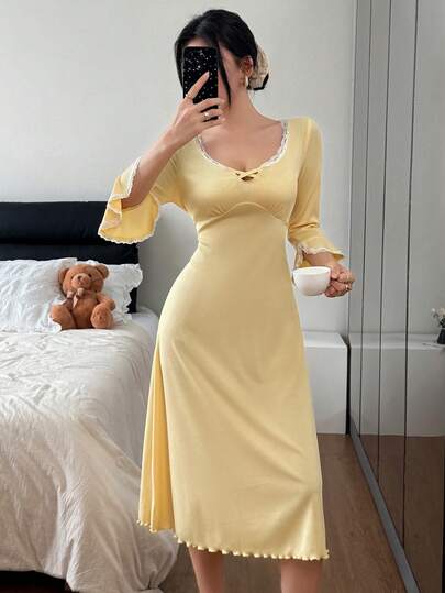 SHEIN Napfluff فستان نوم نسائي مناسب للشتاء، بياقة مربعة مناسبة، بأكمام ثلاثة أرباع، بتصميم ملائم، مصنوع من قماش محبوك مرقع بتطريز الدانتيل متباين الألوان