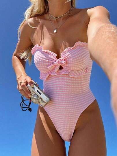Swim Mod ملابس شاطئ أنيقة وجميلة للنساء، بدلة سباحة قطعة واحدة ذات قصة مودرن مع كشكشة وياقة حلقية، مصنوعة من قماش خاص مربعات، مناسبة للمنتجعات والحفلات والقوارب، للربيع والصيف