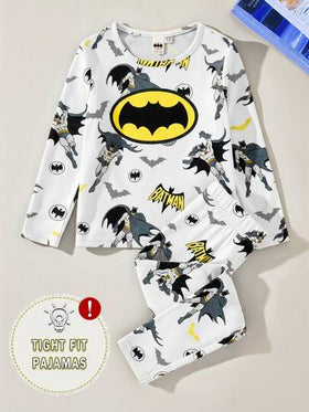 BATMAN X SHEIN 85th بيجامة مكونة من ملابس علوية كم طويل رقبة طاقم مطبوعة بطباعة كرتونية للأولاد وبنطلون