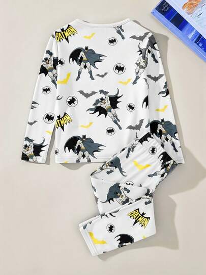 BATMAN X SHEIN 85th بيجامة مكونة من ملابس علوية كم طويل رقبة طاقم مطبوعة بطباعة كرتونية للأولاد وبنطلون