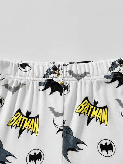 BATMAN X SHEIN 85th بيجامة مكونة من ملابس علوية كم طويل رقبة طاقم مطبوعة بطباعة كرتونية للأولاد وبنطلون