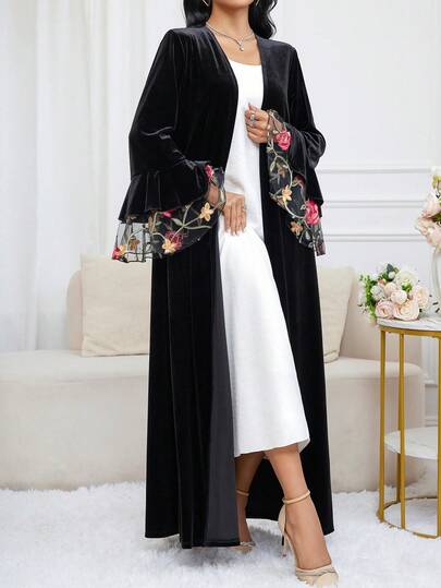 Al Najma عباءة نسائية أنيقة وعصرية مطرزة بالزهور