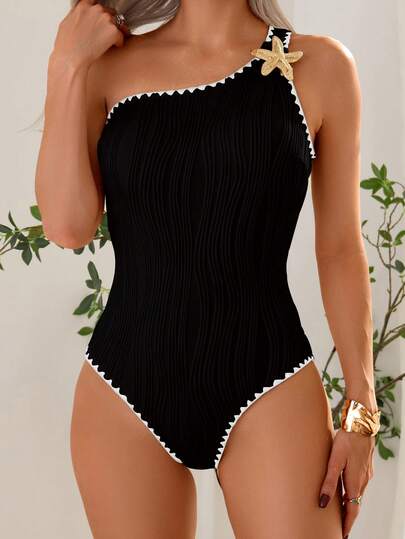 Swim Basics بذلة سباحة نسائية قطعة واحدة ذات كتف مكشوف، مزينة بالكشكشة والنجوم البحرية ذات قصة مناسبة، مناسبة للعطلات الشاطئية