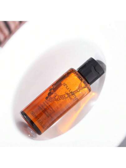 Shu Uemura زيت منظف للمكياج فائق التغذية - فاخر 50 مل/1.7 أونصة، تنظيف عميق للمكياج، صيغة نباتية مرطبة، رعاية لطيفة للبشرة الحساسة، غير مجفف وغير دهني، يذيب بسهولة المكياج المقاوم للماء، يعزز ترطيب البشرة، اختبار طبي، مناسب للعناية اليومية الفاخرة بالبشرة