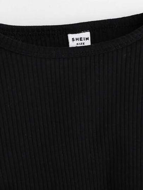 SHEIN مجموعة 3 قطع للبنات الأنيقة الشارع الأنيق، جاكيت فو فرو أنيقة مقترنة بتي شيرت أسود طويل الأكمام مقلم، وتنورة سوداء كشكشة، مناسبة للخريف والشتاء