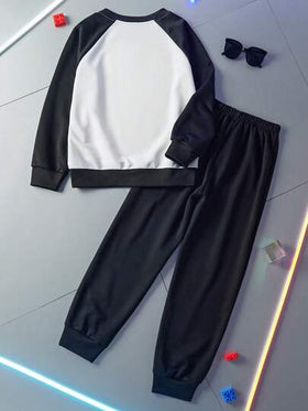 Transformers X SHEIN طقم بلوزة وبنطلون رياضي للأولاد المراهقين بطبعات روبوت وحروف، أكمام راجلان بتباين، ملابس كاجوال للشارع، مناسب للربيع والخريف