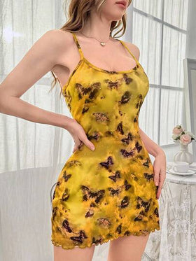 SHEIN فستان نوم بحمالات رفيعة مع طبعة فراشة وحافة مموجة