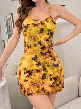 SHEIN فستان نوم بحمالات رفيعة مع طبعة فراشة وحافة مموجة