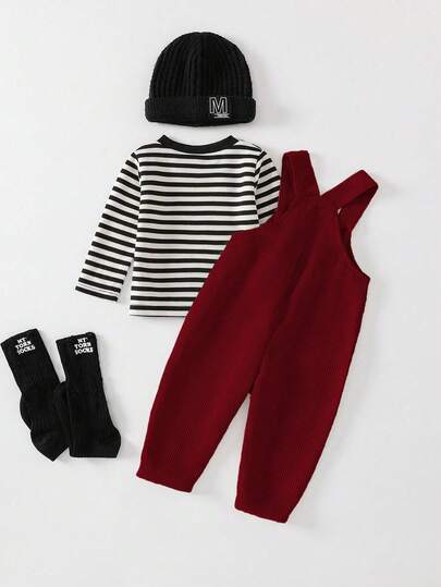 SHEIN مجموعة ملابس للأطفال الصبيان للربيع/الخريف - ملابس علوية كنزة رقبة طاقم بخطوط متباينة باللون الأزرق السماوي وبنطال بسيط بأربطة للكتف باللون البيج، مناسبة للخروجات والارتداء اليومي والرياضة والحفلات، قطعتان