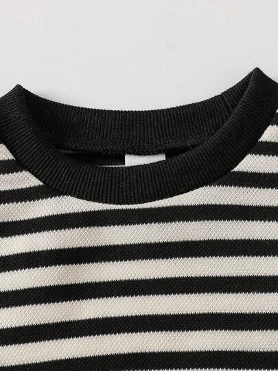SHEIN مجموعة ملابس للأطفال الصبيان للربيع/الخريف - ملابس علوية كنزة رقبة طاقم بخطوط متباينة باللون الأزرق السماوي وبنطال بسيط بأربطة للكتف باللون البيج، مناسبة للخروجات والارتداء اليومي والرياضة والحفلات، قطعتان