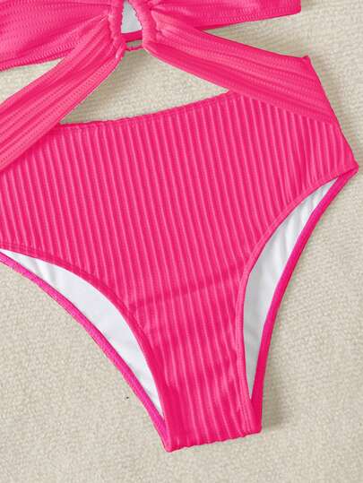 Swim Chiccia بكيني بتصميم محصور الرقبة والظهر مفتوح باللون الفوشيا الصلب والفضي، قطعة علوية قصيرة مثيرة للعطلات الصيفية 2026