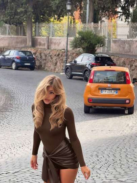 فستان نسائي مصمم بشكل أنيق وبسيط مع رقعات من الجلد، عقدة ملتوية، فتحة رقبة غير متماثلة، حافة مكسرة، مناسب للياقة البدنية، مناسب للخروجات الليلية، العطلات، المكتب، حفلات عيد الميلاد، المناسبات الرسمية، التصوير الفوتوغرافي، العطلات، السفر، العروض المسرحية،