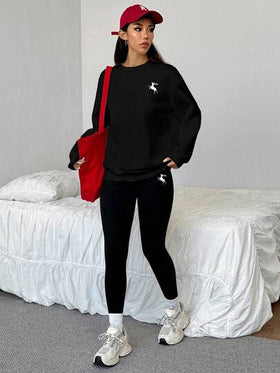 SHEIN EZwear مجموعة من قميص ثقيل رياضي فضفاض بياقة طاقم وسروال ضيق بطبعة الغزلان، مناسبة للخريف/الشتاء، قطعتان