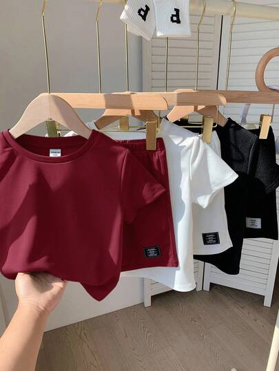 SHEIN 6 قطع/مجموعة ملابس للأطفال الرضع الأولاد/البنات للربيع والصيف، طقم قصير الأكمام بطبعات شارات و شورت بخصر مطاطي لون سادة بسيط