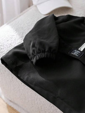 SHEIN مجموعة ملابس علوية كنزة مع قبعة سوداء مزخرفة وبنطلون خصر مطاطي للأطفال الصبيان، ملابس رياضية كاجوال مناسبة للخروج والبيت، خريف
