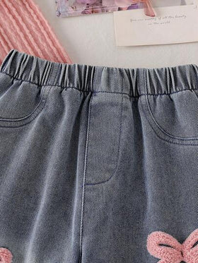 Elladie kids مجموعة من قطعتين للبنات الصغيرات على الطراز الكوري، ملابس علوية طويل الأكمام بياقة مكسرة حلوة وجميلة + بنطلون جينز مستقيم الساق مزين بفيونكة مطرزة، بدلة رياضية كاجوال مناسبة للعطلات والسفر والعودة للمدرسة في الربيع والخريف والشتاء
