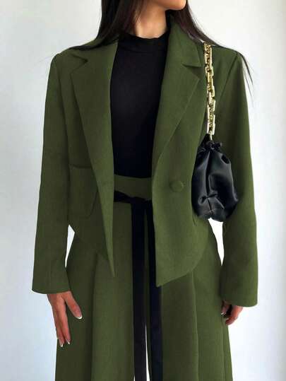 طقم بدلة نسائية جديد لربيع/صيف 2025، بتصميم أنيق وفضفاض بسترة ذات طراز رجعي وبنطال واسع الساق مكون من قطعتين، بلون أحادي