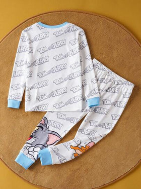 TOM & JERRY X SHEIN مجموعة بيجامة كاجوال مكونة من ملابس علوية بأكمام طويلة وبنطال ذات نمط كرتوني للأولاد، بتصميم ألوان متباينة، قطعتان، مناسبة للارتداء اليومي وبخصر مطاطي