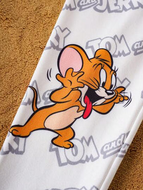 TOM & JERRY X SHEIN مجموعة بيجامة كاجوال مكونة من ملابس علوية بأكمام طويلة وبنطال ذات نمط كرتوني للأولاد، بتصميم ألوان متباينة، قطعتان، مناسبة للارتداء اليومي وبخصر مطاطي