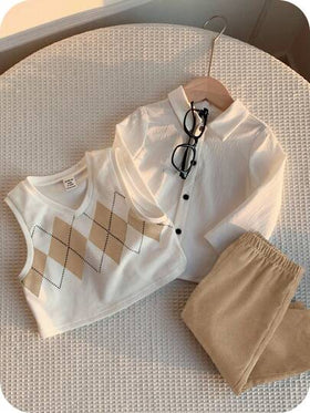 SHEIN 3 قطع بدلة للأطفال الصبيان تتكون من صدرية أرجايل كاجوال، قميص أبيض، وبنطلون أزرق كاجوال، مناسبة لحفلات عيد الميلاد، الحفلات المسائية، المناسبات، حفلات استقبال المواليد، المعمودية، وحفلات عيد الميلاد الأول
