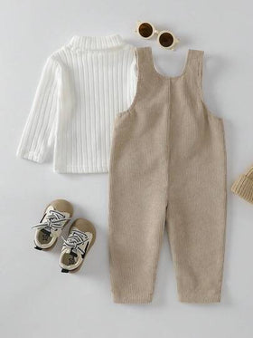 SHEIN Playful Pals مجموعة ملابس علوية طويلة الأكمام ذات ياقة عالية بيضاء وبنطلون بيبي بيج للأطفال الرضع والصغار من 0-3 سنوات، بتصميم كاجوال مزين بشعار الدب الجميل، مناسبة للعب والأنشطة الخارجية