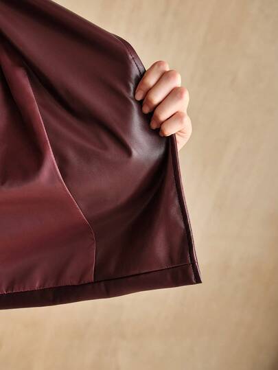 SHEIN 1 قطعة جاكيت قصيرة مبطنة مزدوجة الطبقة ذات تصميم خصر مزدوج الصدر من الجلد المدبوغ الأحمر الداكن، مناسبة للخريف/الشتاء، للخارج، المدرسة، السفر، الحفلات، التنقل، جاكيت قصيرة أساسية