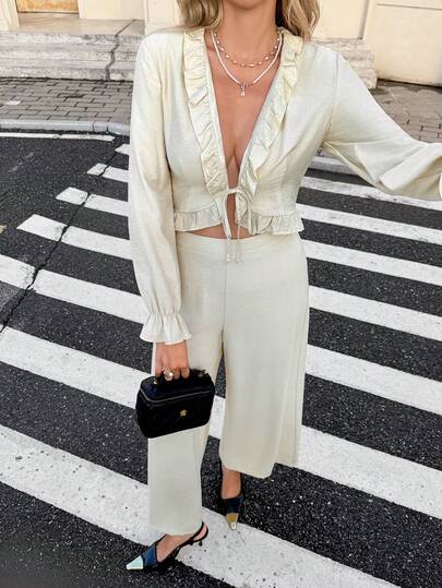 SHEIN Frenchy مجموعة ملابس علوية وبنطلون للنساء بلون أحادي مع كشكشة وياقة على شكل حرف V وأكمام طويلة، قطعتان