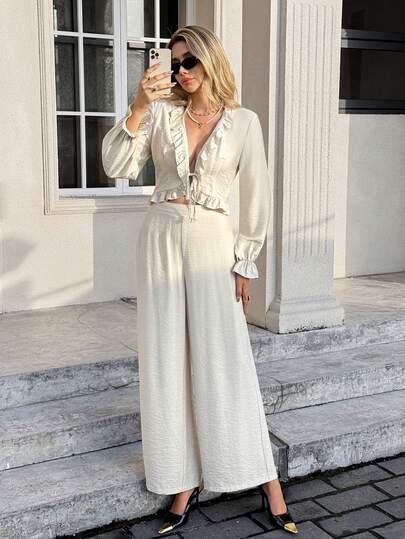 SHEIN Frenchy مجموعة ملابس علوية وبنطلون للنساء بلون أحادي مع كشكشة وياقة على شكل حرف V وأكمام طويلة، قطعتان