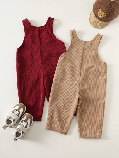 SHEIN قطعتان بنطلون جينز مريح للأطفال الصبيان/البنات بطبعة دب كيوت، كتف منخفض، جيب فضفاض، مناسب للارتداء في الخريف/الشتاء، للداخل والخارج