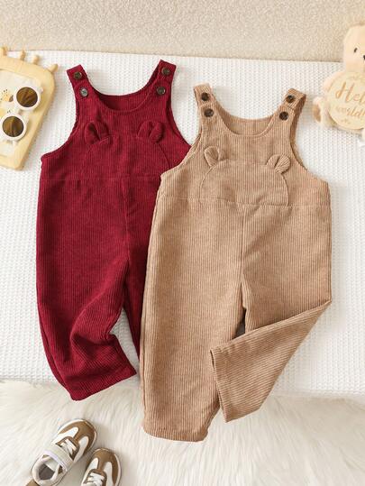 SHEIN قطعتان بنطلون جينز مريح للأطفال الصبيان/البنات بطبعة دب كيوت، كتف منخفض، جيب فضفاض، مناسب للارتداء في الخريف/الشتاء، للداخل والخارج