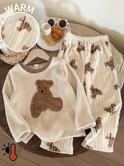 LMoss Kids مجموعة بيجامة من قطعتين للأولاد من LMoss، تتكون من ملابس علوية بياقة طاقم طويلة الأكمام مع نقشة دب لطيف وبنطال من الفليس الناعم، مناسبة للخريف والشتاء، بلون بني