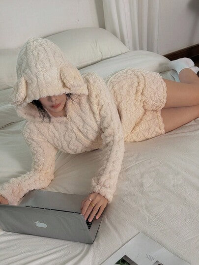 SHEIN بيجامات دب مطرزة بأكمام طويلة وقبعة، بيجامات دب فرو فضفاضة دافئة وناعمة، مناسبة للخريف والشتاء، مريحة