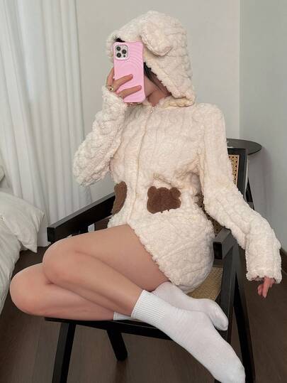 SHEIN بيجامات دب مطرزة بأكمام طويلة وقبعة، بيجامات دب فرو فضفاضة دافئة وناعمة، مناسبة للخريف والشتاء، مريحة