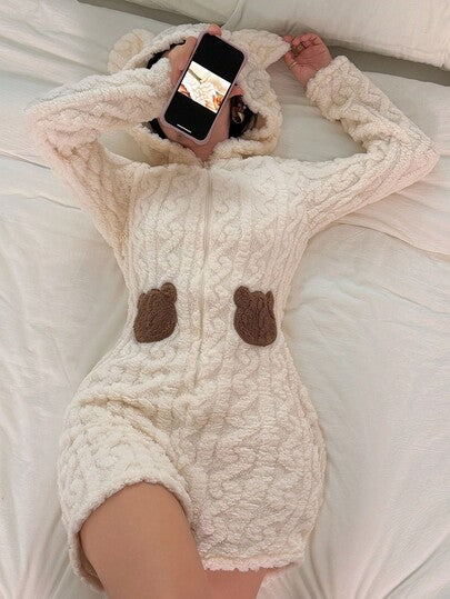 SHEIN بيجامات دب مطرزة بأكمام طويلة وقبعة، بيجامات دب فرو فضفاضة دافئة وناعمة، مناسبة للخريف والشتاء، مريحة