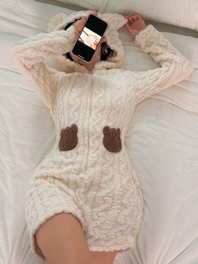 SHEIN بيجامات دب مطرزة بأكمام طويلة وقبعة، بيجامات دب فرو فضفاضة دافئة وناعمة، مناسبة للخريف والشتاء، مريحة