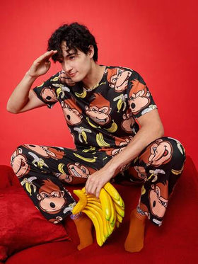 SHEIN طقم بيجامة رجالي مكون من تي شيرت بأكمام قصيرة وشورت بطباعة كرتونية جميلة وطريفة