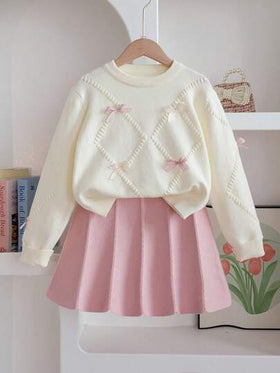 SHEIN Genkimix Kids مجموعة بنطلون وسترة مضفرة للفتيات المراهقات، كنزة صوفية صوفية مزينة بفراشة ثلاثية الأبعاد مع تنورة مطوية، جميلة وأنيقة، شتوي