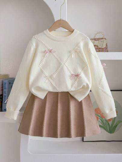 SHEIN Genkimix Kids مجموعة بنطلون وسترة مضفرة للفتيات المراهقات، كنزة صوفية صوفية مزينة بفيونكة ثلاثية الأبعاد مع تنورة مطوية، جميلة وأنيقة، شتوي