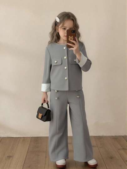 Elladie kids بدلة شتوية للفتيات الصغيرات تتكون من جاكيت أبيض الأكمام مع جيب وهمي بأكمام طويلة رمادية اللون، مقترنة بسروال فضفاض بخصر مزين بأزرار اللؤلؤ، مناسبة للخريف والشتاء
