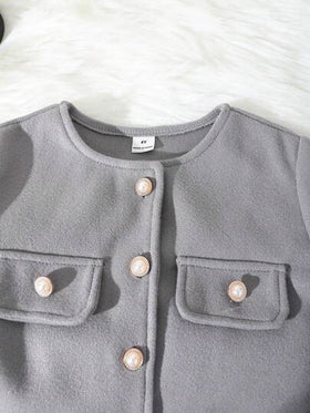 Elladie kids بدلة شتوية للفتيات الصغيرات تتكون من جاكيت أبيض الأكمام مع جيب وهمي بأكمام طويلة رمادية اللون، مقترنة بسروال فضفاض بخصر مزين بأزرار اللؤلؤ، مناسبة للخريف والشتاء