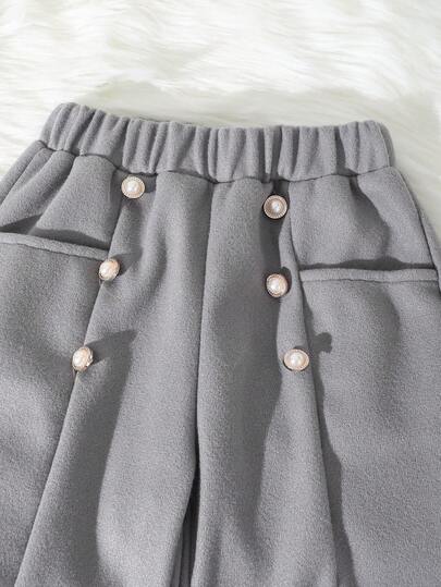 Elladie kids بدلة شتوية للفتيات الصغيرات تتكون من جاكيت أبيض الأكمام مع جيب وهمي بأكمام طويلة رمادية اللون، مقترنة بسروال فضفاض بخصر مزين بأزرار اللؤلؤ، مناسبة للخريف والشتاء